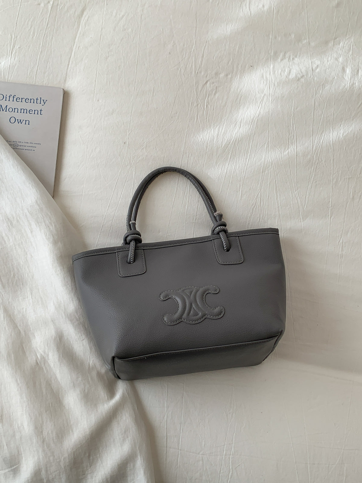 Modern Chic All-Season PU/Artificial Leather/Microfiber Leather Women's Handbags Tote Bags | Color: Grey | Image 1