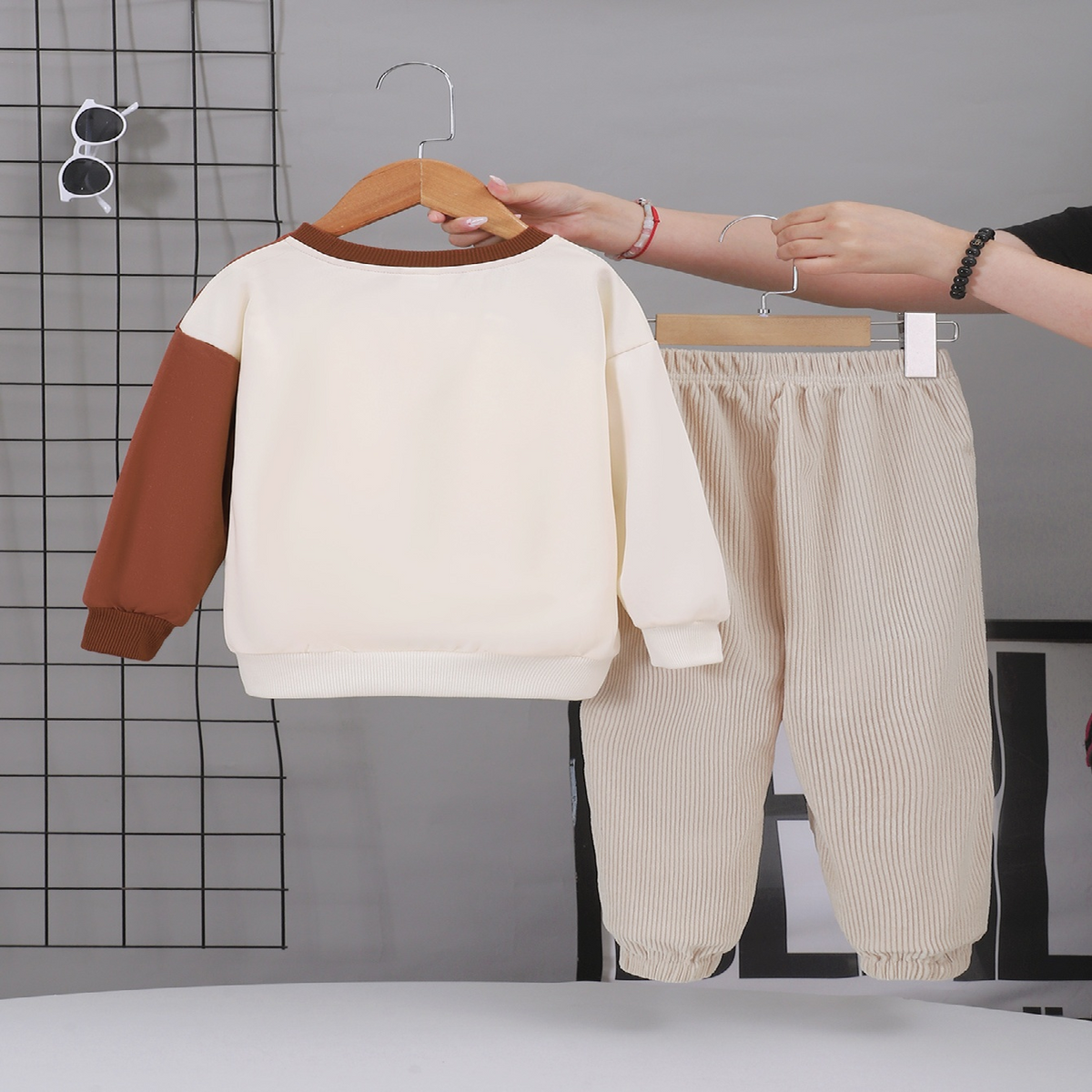 Modern Chic All-Season Casual Sporty Autumn 2-Piece Boys' Pants Suit, Ages 2-5 | Color: Coffee&Apricot | Image 3