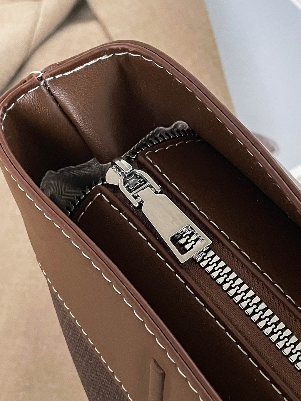 Modern Chic All-Season PU/Artificial Leather/Microfiber Leather Women's Shoulder Bags Tote Bags | Color: Coffee | Image 3