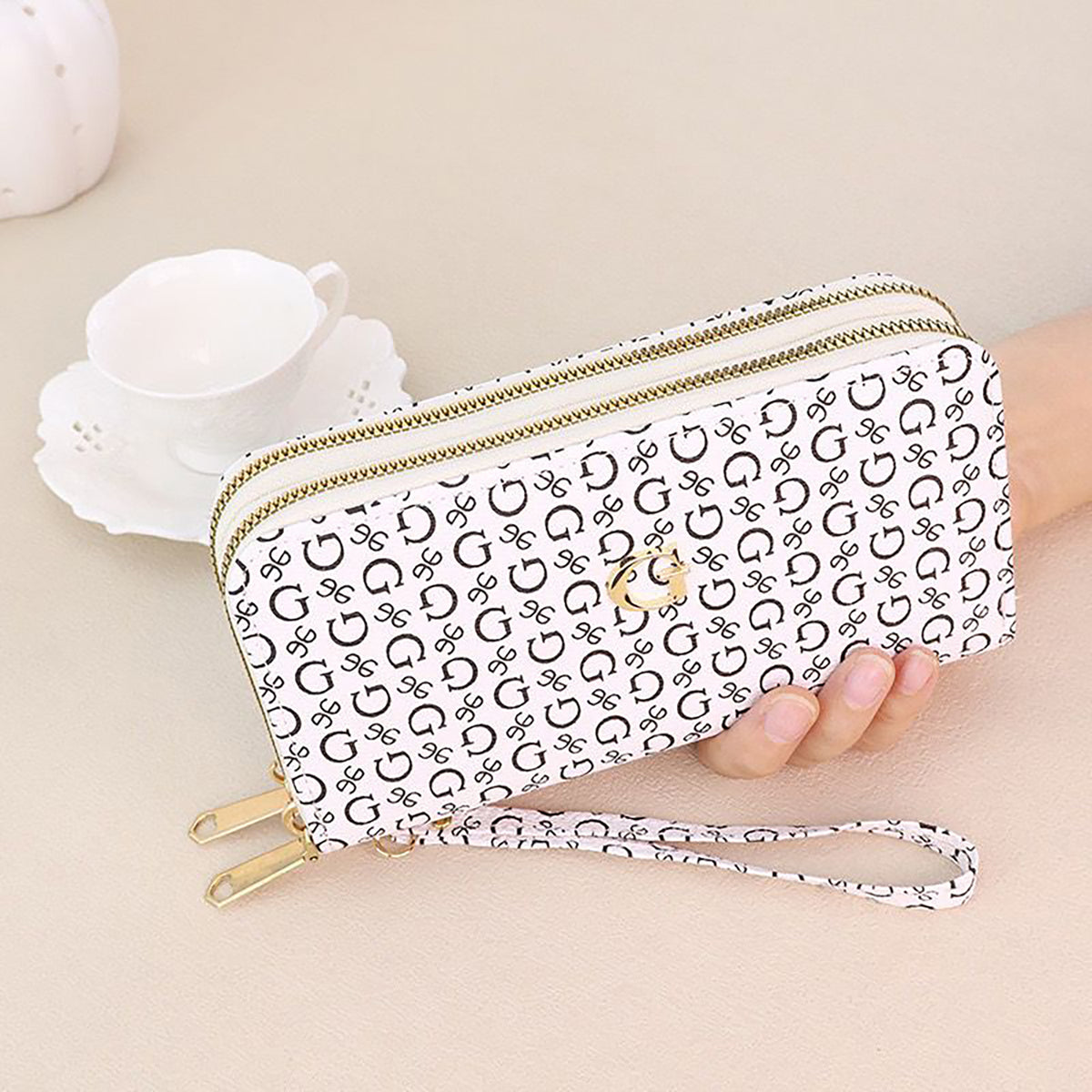 Modern Chic All-Season PU/Artificial Leather/Microfiber Leather, Cloth / Textile, Faux Fur Women's Functional Bags Purses/Wallet | Color: White | Image 3