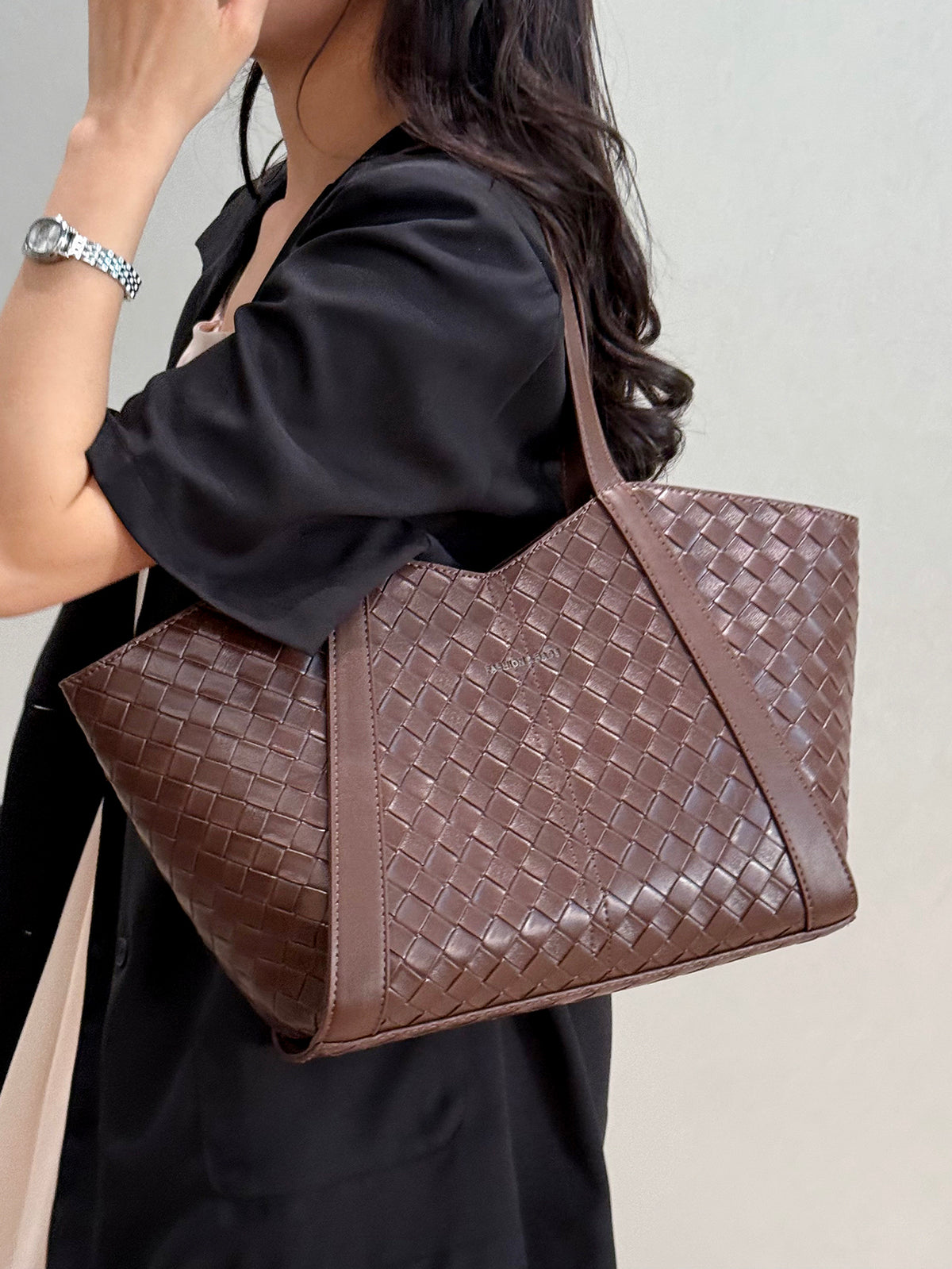 Modern Chic All-Season PU/Artificial Leather/Microfiber Leather Women's Shoulder Bags Tote Bags | Color: Coffee | Image 1
