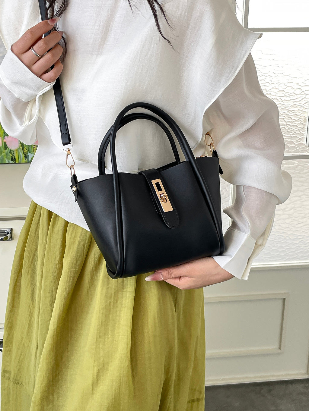 Modern Chic All-Season PU/Artificial Leather/Microfiber Leather Women's Crossbody Bags Other Bags | Color: Black | Image 3