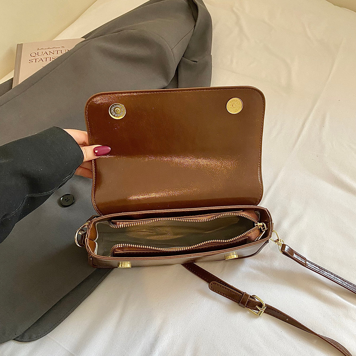 Modern Chic All-Season PU/Artificial Leather/Microfiber Leather Women's Handbags Other Bags | Color: Brown | Image 2