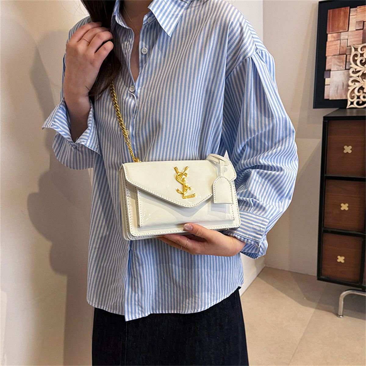 Modern Chic All-Season PU/Artificial Leather/Microfiber Leather, Patent Leather/Glossy Women's Handbags Other Bags | Color: White | Image 3