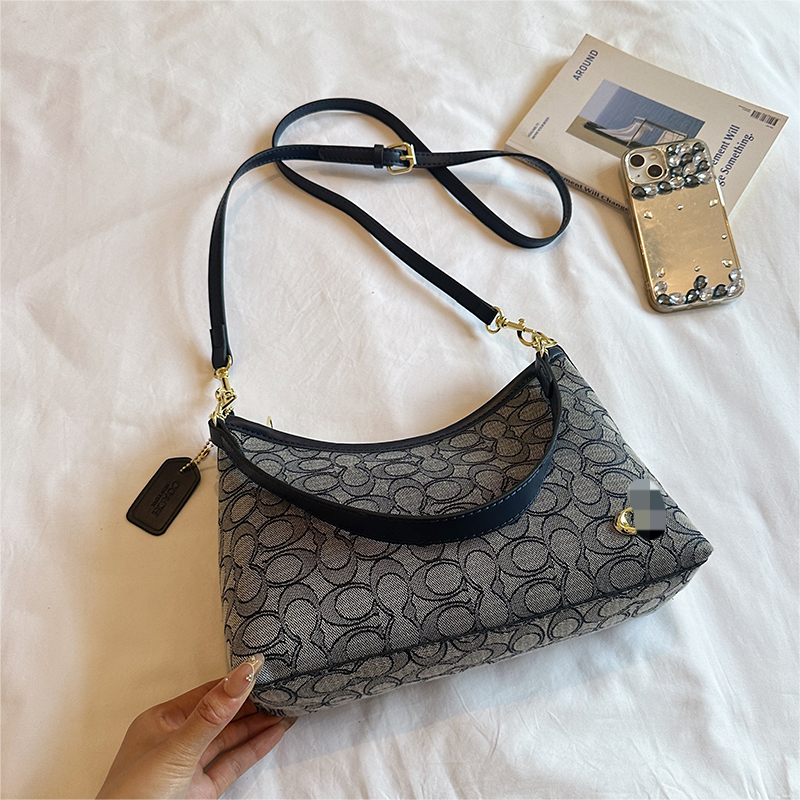 Modern Chic All-Season PU/Artificial Leather/Microfiber Leather Women's Handbags Other Bags | Color: Grey | Image 2