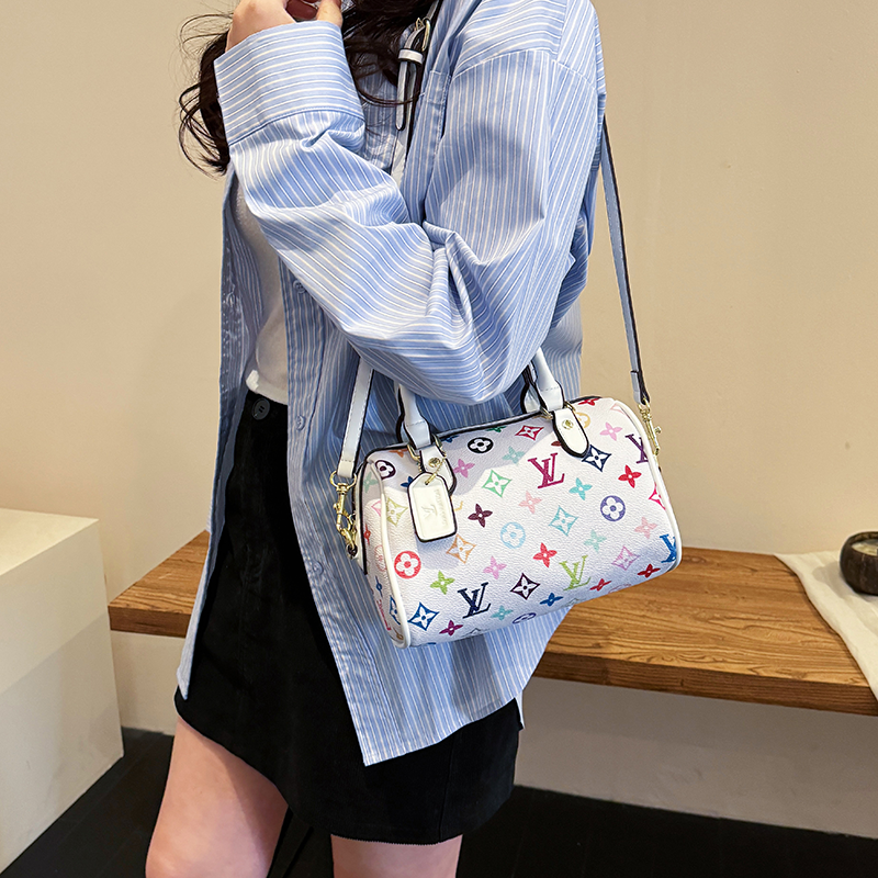 Modern Chic All-Season PU/Artificial Leather/Microfiber Leather, Cloth / Textile Women's Crossbody Bags Bucket Bags | Color: White | Image 2
