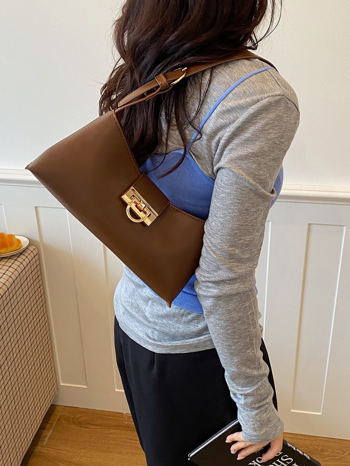 Modern Chic All-Season PU/Artificial Leather/Microfiber Leather Women's Handbags Other Bags | Color: Coffee | Image 2
