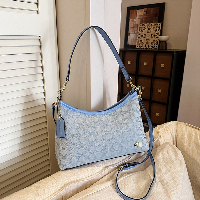 Modern Chic All-Season PU/Artificial Leather/Microfiber Leather Women's Handbags Other Bags | Color: Light Blue | Image 1