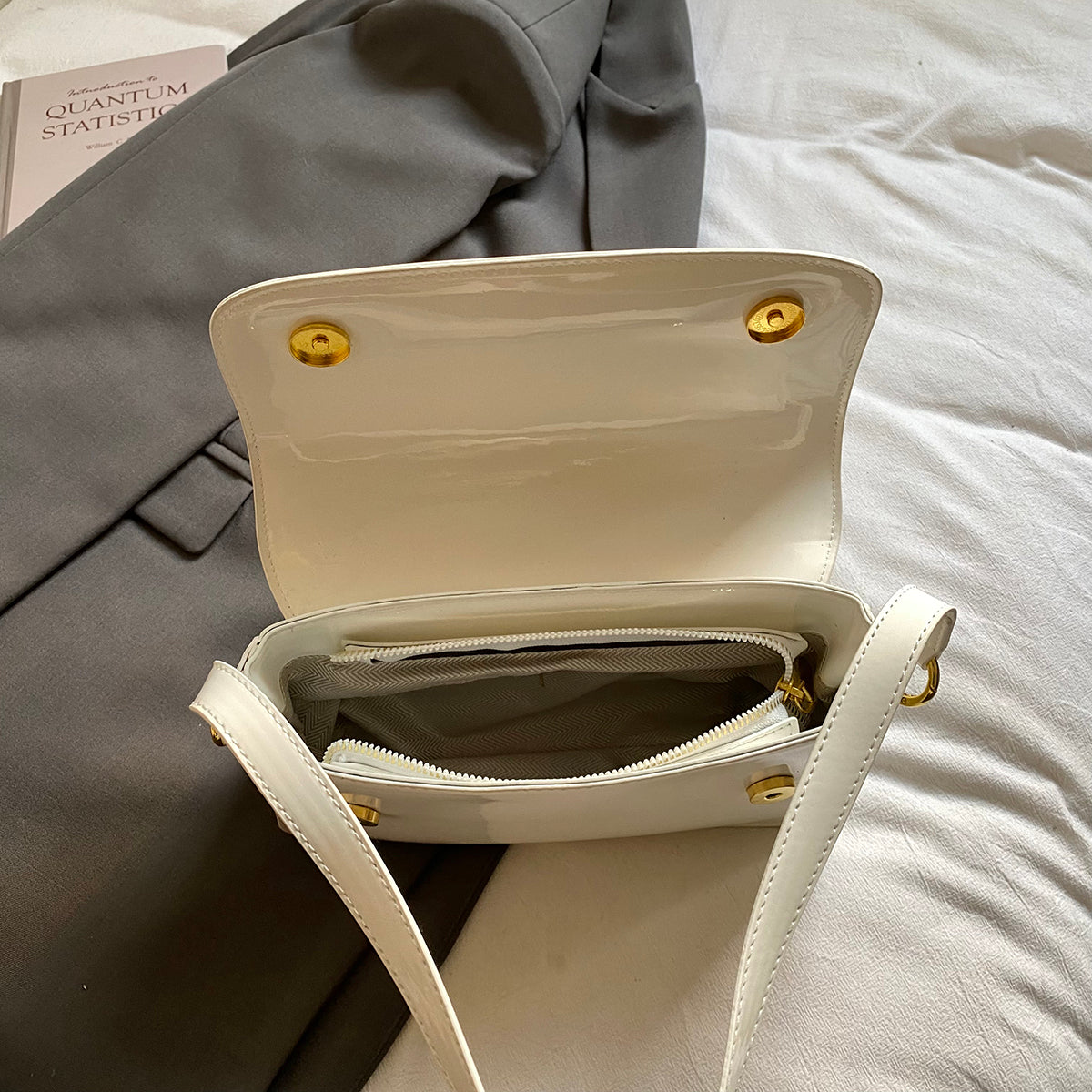 Modern Chic All-Season PU/Artificial Leather/Microfiber Leather Women's Handbags Other Bags | Color: White | Image 2