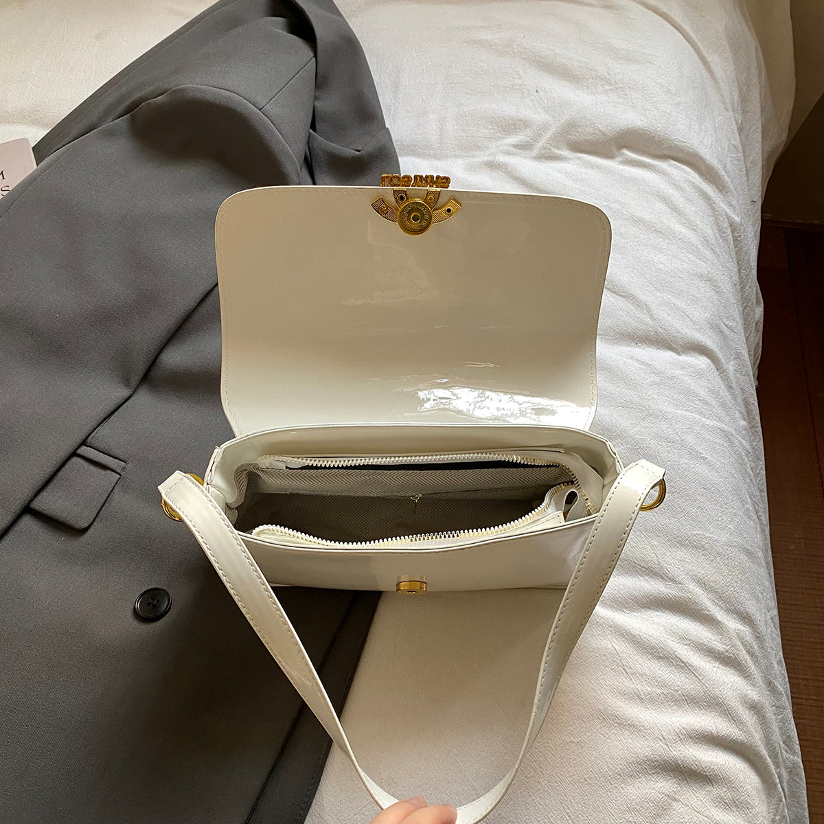 Modern Chic All-Season PU/Artificial Leather/Microfiber Leather Women's Handbags Other Bags | Color: White | Image 2