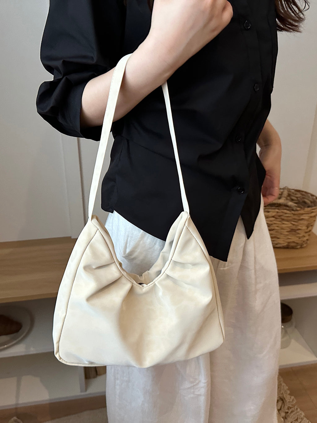 Modern Chic All-Season PU/Artificial Leather/Microfiber Leather Women's Shoulder Bags Tote Bags | Color: White | Image 2