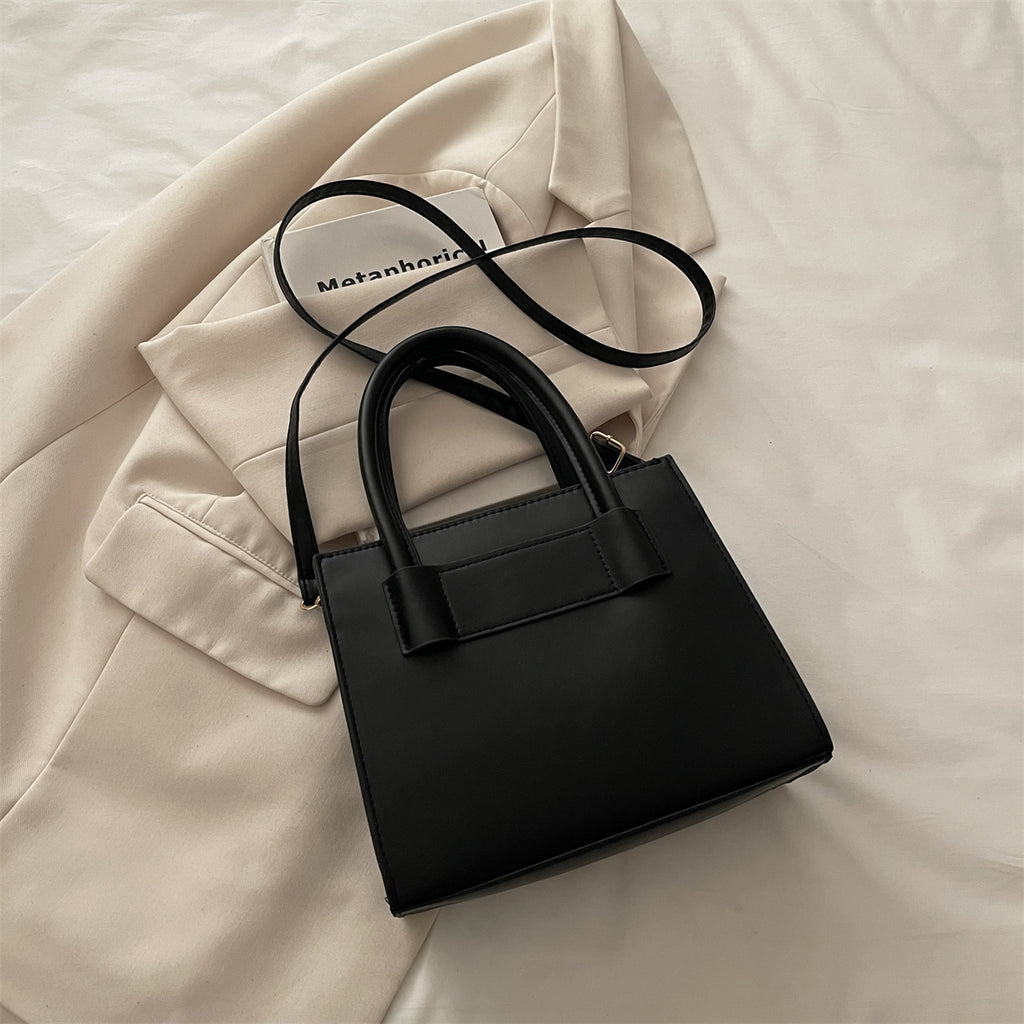 Modern Chic All-Season PU/Artificial Leather/Microfiber Leather Women's Shoulder Bags Tote Bags | Color: Black | Image 3