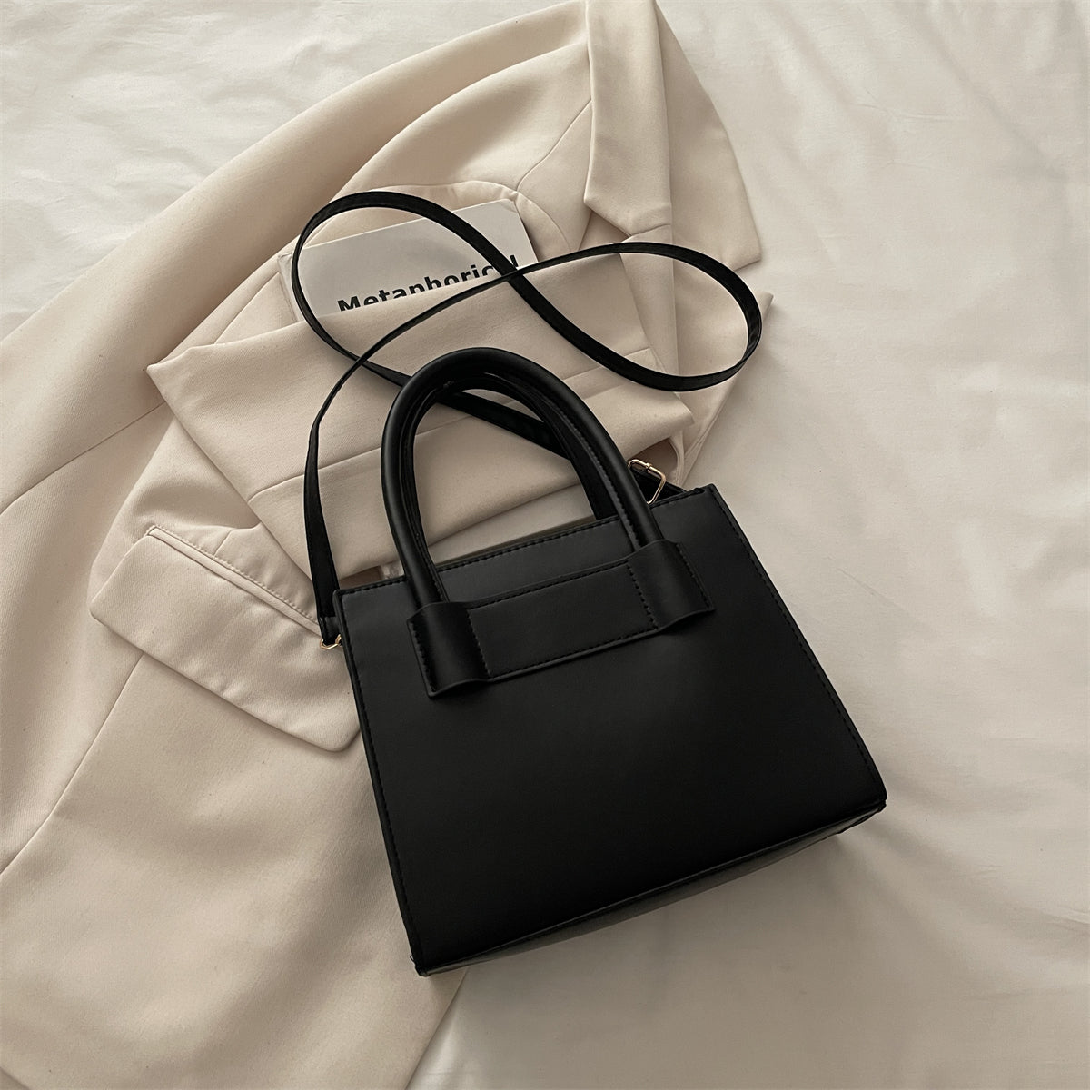 Modern Chic All-Season PU/Artificial Leather/Microfiber Leather Women's Shoulder Bags Tote Bags | Color: Black | Image 3