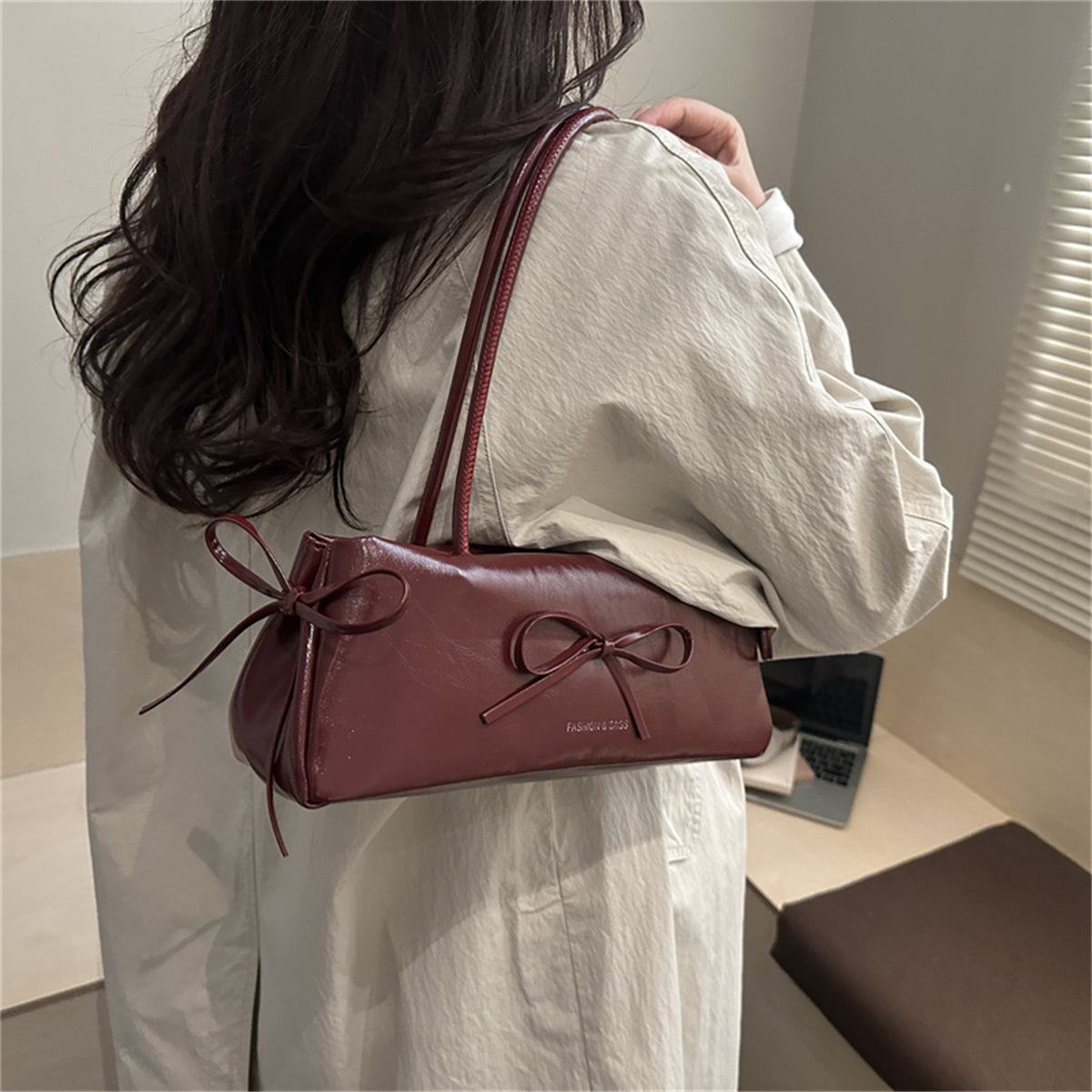 Modern Chic All-Season PU/Artificial Leather/Microfiber Leather Women's Handbags Other Bags | Color: Red | Image 2