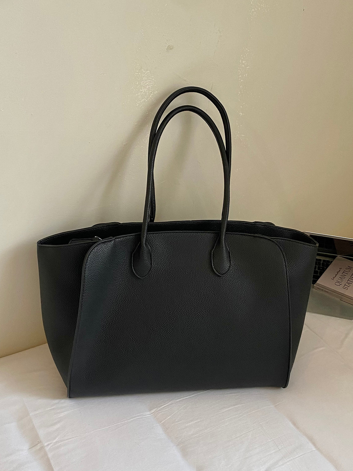 Modern Chic All-Season PU/Artificial Leather/Microfiber Leather Women's Shoulder Bags Tote Bags | Color: Black | Image 3