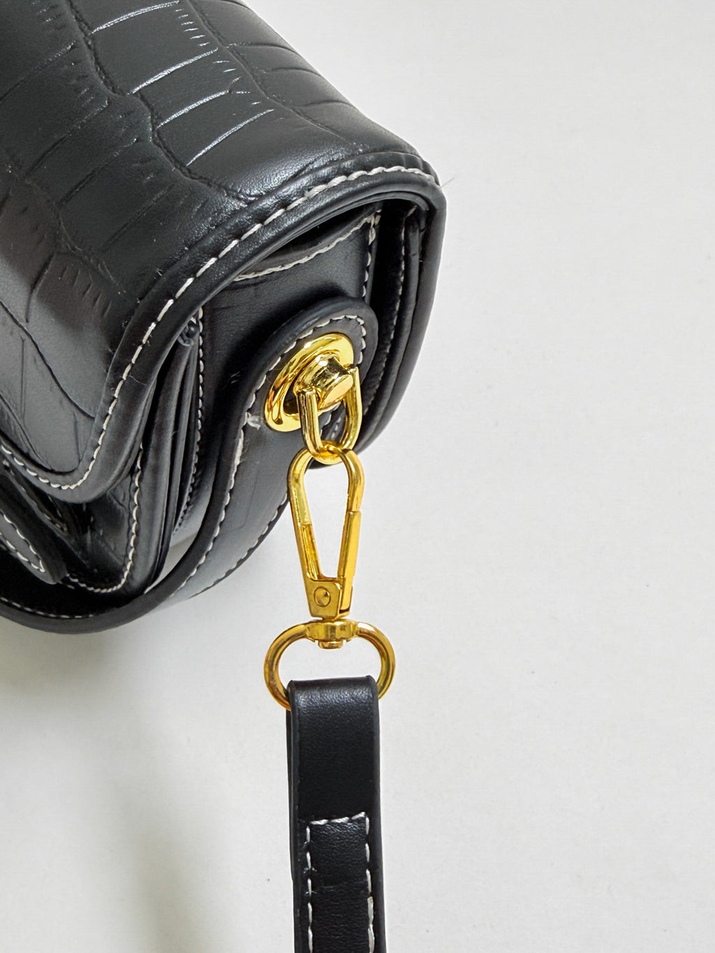 Modern Chic All-Season PU/Artificial Leather/Microfiber Leather Women's Crossbody Bags Saddle Bags | Color: Black | Image 3
