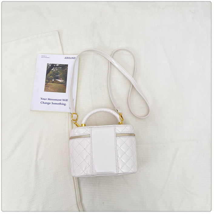Modern Chic All-Season PU/Artificial Leather/Microfiber Leather Women's Crossbody Bags Box Bags | Color: White | Image 2