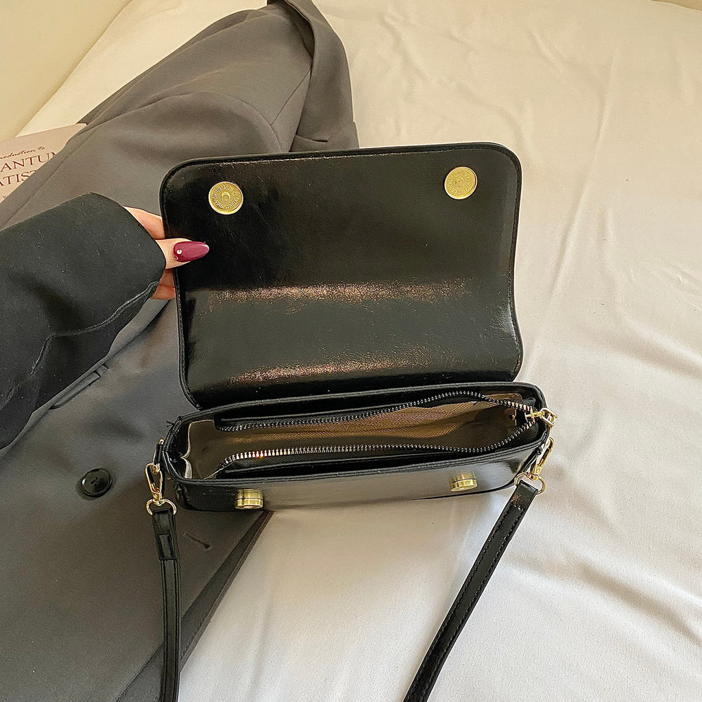 Modern Chic All-Season PU/Artificial Leather/Microfiber Leather Women's Handbags Other Bags | Color: Black | Image 2