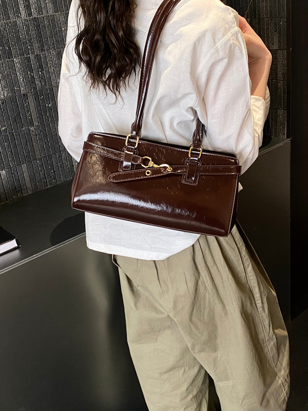 Modern Chic All-Season PU/Artificial Leather/Microfiber Leather Women's Shoulder Bags Other Bags | Color: Coffee | Image 3