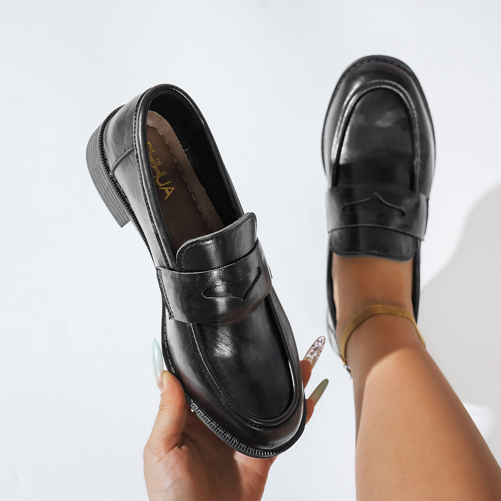 Modern Chic All-Season PU/Artificial Leather/Microfiber Leather Women's Flat Shoes | Color: Black | Image 3