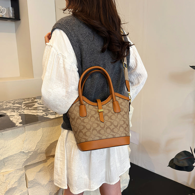 Modern Chic All-Season PU/Artificial Leather/Microfiber Leather Women's Crossbody Bags Other Bags | Color: Khaki | Image 1