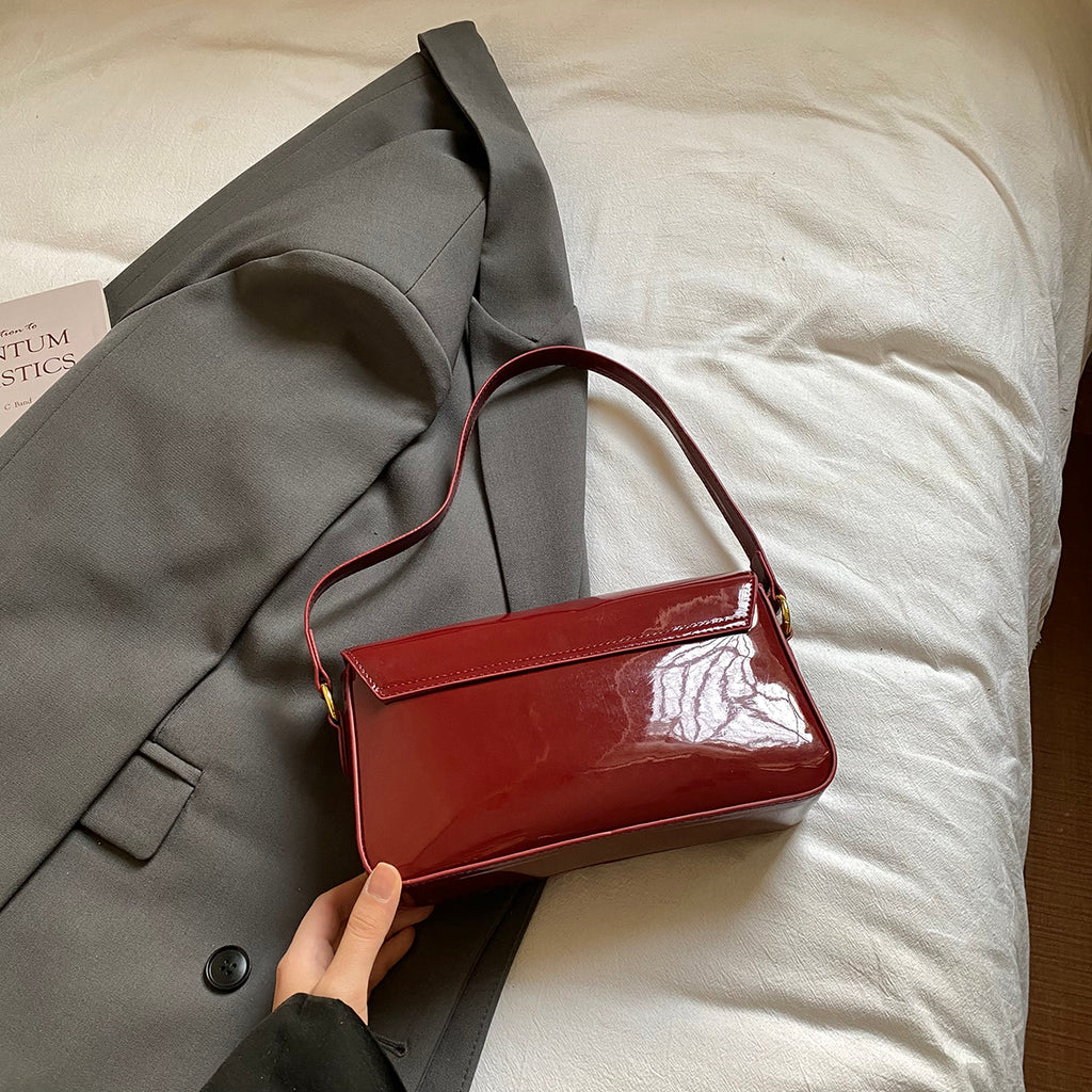 Modern Chic All-Season PU/Artificial Leather/Microfiber Leather Women's Handbags Other Bags | Color: Red | Image 3