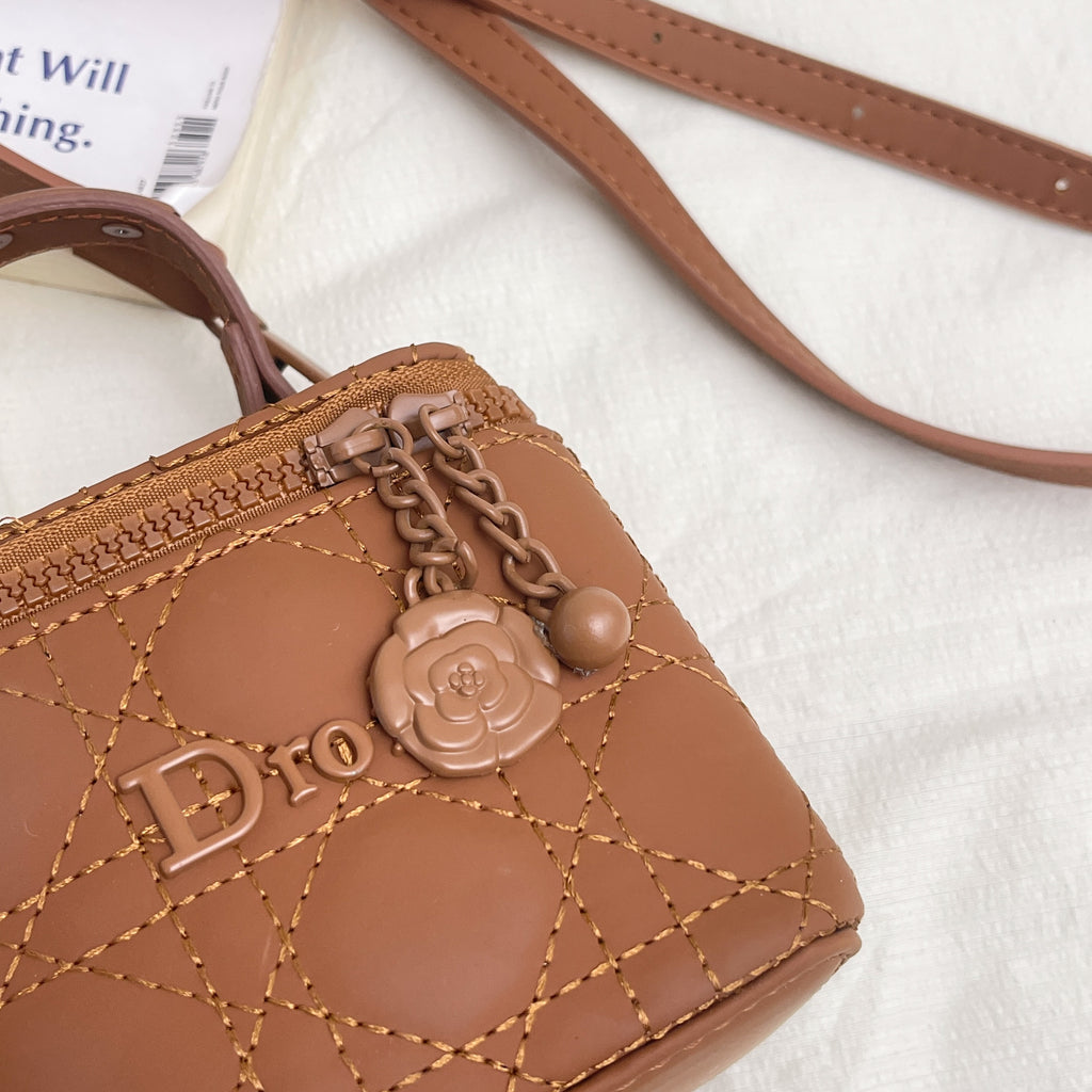 Modern Chic All-Season PU/Artificial Leather/Microfiber Leather Women's Handbags Other Bags | Color: Brown | Image 2