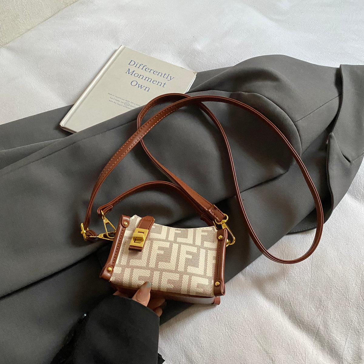 Modern Chic All-Season PU/Artificial Leather/Microfiber Leather Women's Handbags Other Bags | Color: Style 7 | Image 3