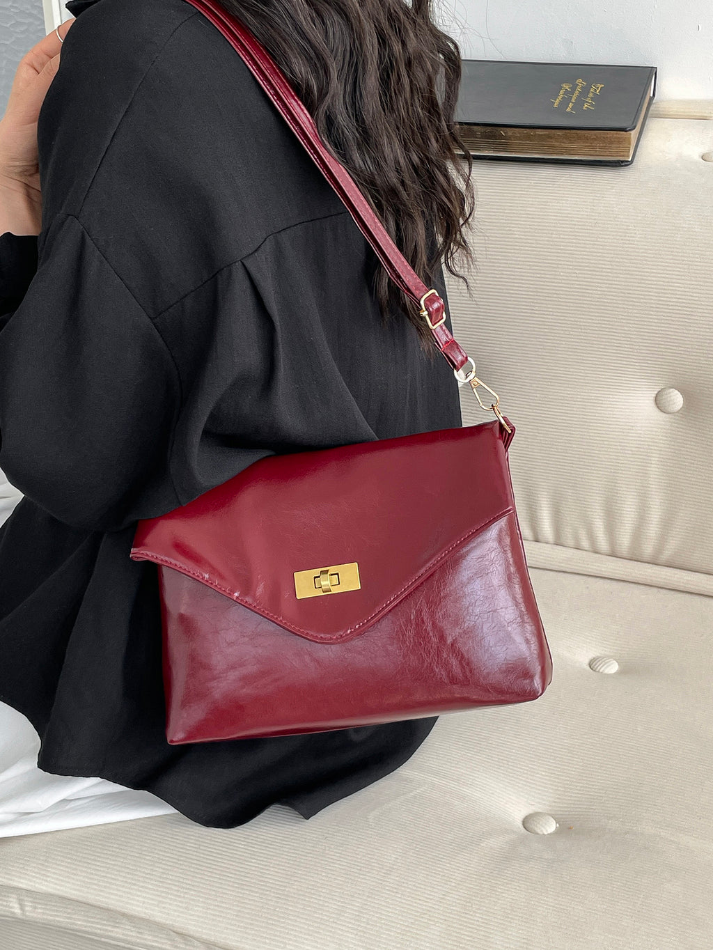 Modern Chic All-Season PU/Artificial Leather/Microfiber Leather Women's Crossbody Bags Other Bags | Color: Red | Image 2