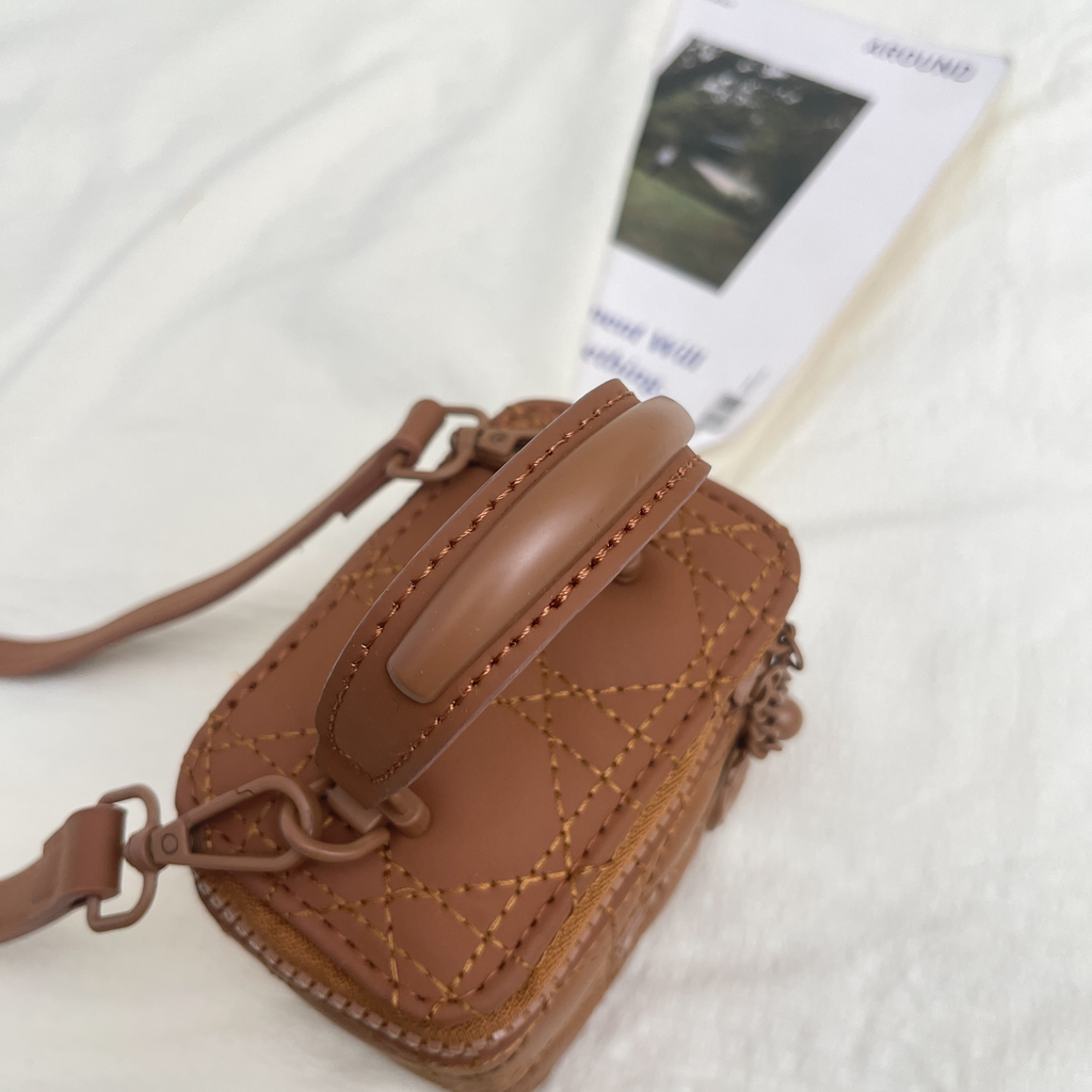 Modern Chic All-Season PU/Artificial Leather/Microfiber Leather Women's Handbags Other Bags | Color: Brown | Image 3