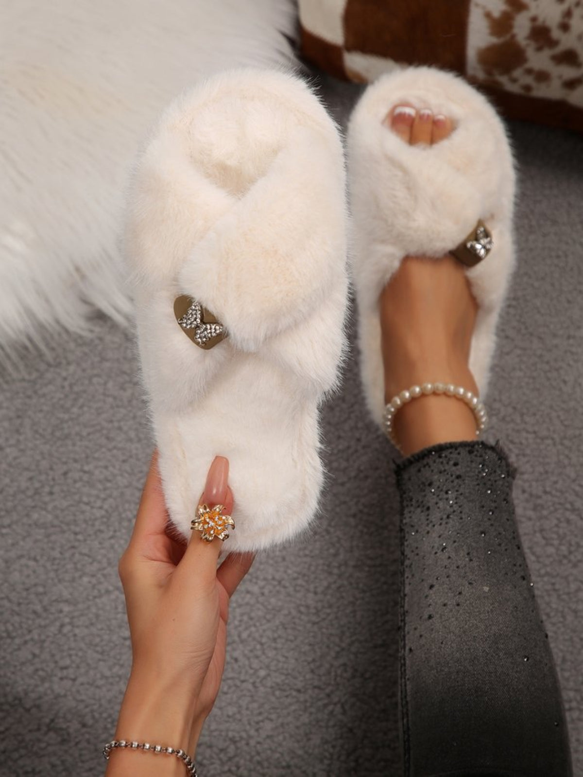 Modern Chic All-Season Cloth / Textile, Others Women's Imitation Fur Slippers | Color: Beige | Image 3