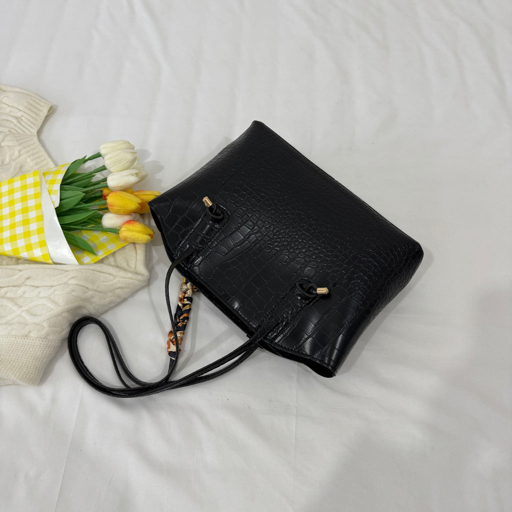 Modern Chic All-Season PU/Artificial Leather/Microfiber Leather Women's Shoulder Bags Underarm Bags | Color: Black | Image 3