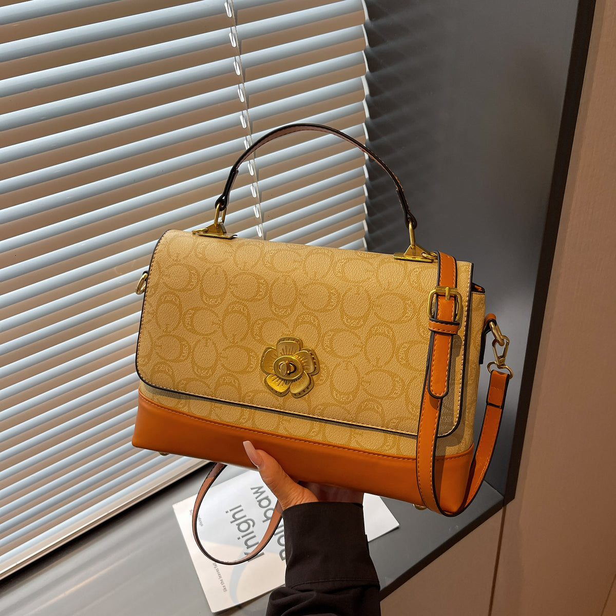 Modern Chic All-Season PU/Artificial Leather/Microfiber Leather Women's Handbags Other Bags | Color: Khaki | Image 3