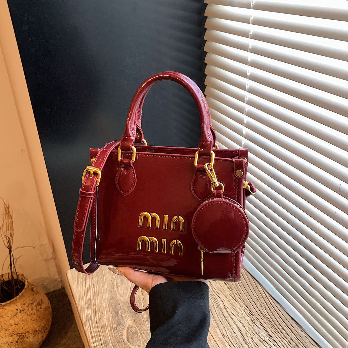 Modern Chic All-Season PU/Artificial Leather/Microfiber Leather Women's Shoulder Bags Other Bags | Color: Brick Red | Image 3