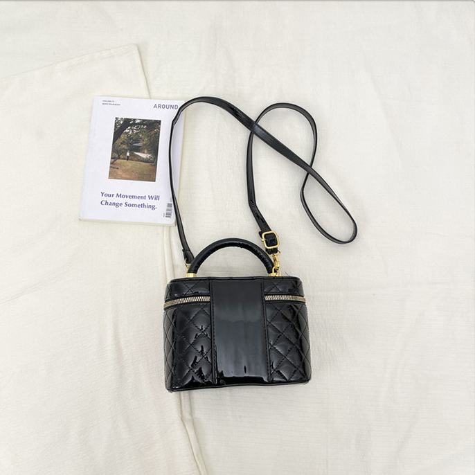Modern Chic All-Season PU/Artificial Leather/Microfiber Leather Women's Crossbody Bags Box Bags | Color: Black | Image 2