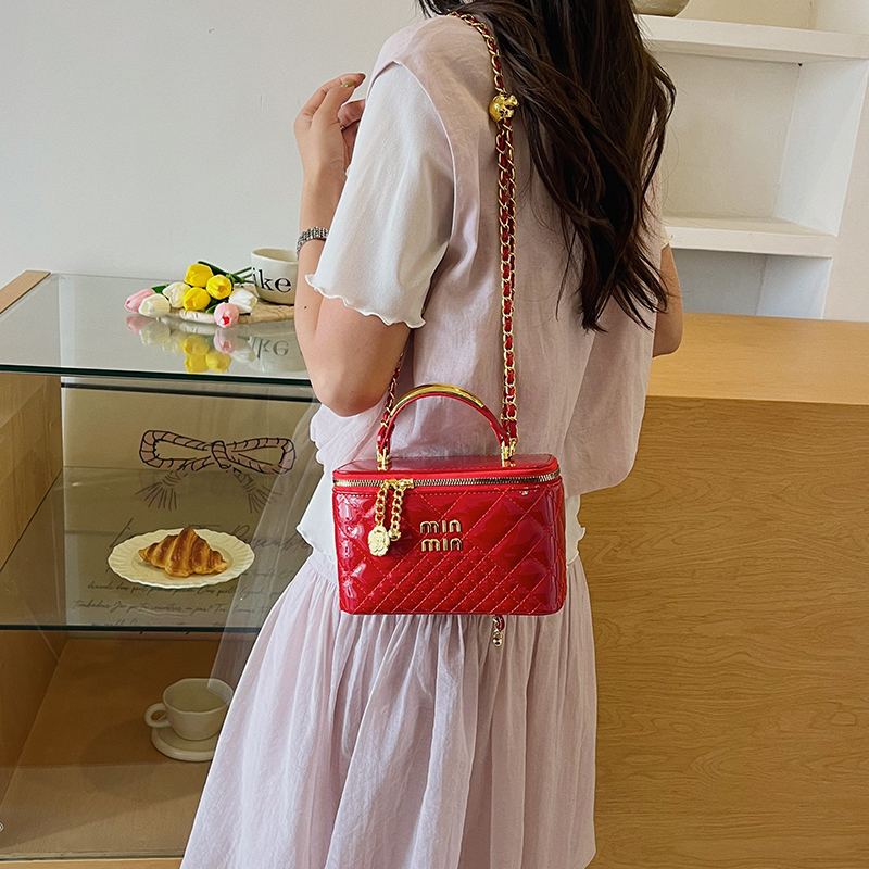 Modern Chic All-Season PU/Artificial Leather/Microfiber Leather Women's Crossbody Bags Box Bags | Color: Red | Image 2