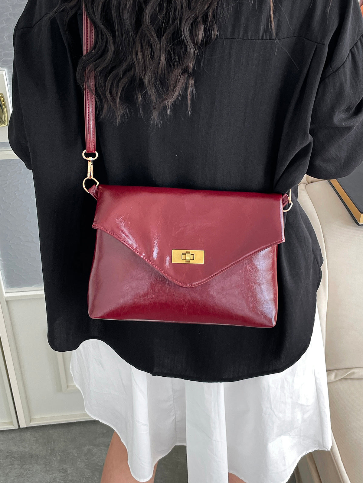 Modern Chic All-Season PU/Artificial Leather/Microfiber Leather Women's Crossbody Bags Other Bags | Color: Red | Image 3