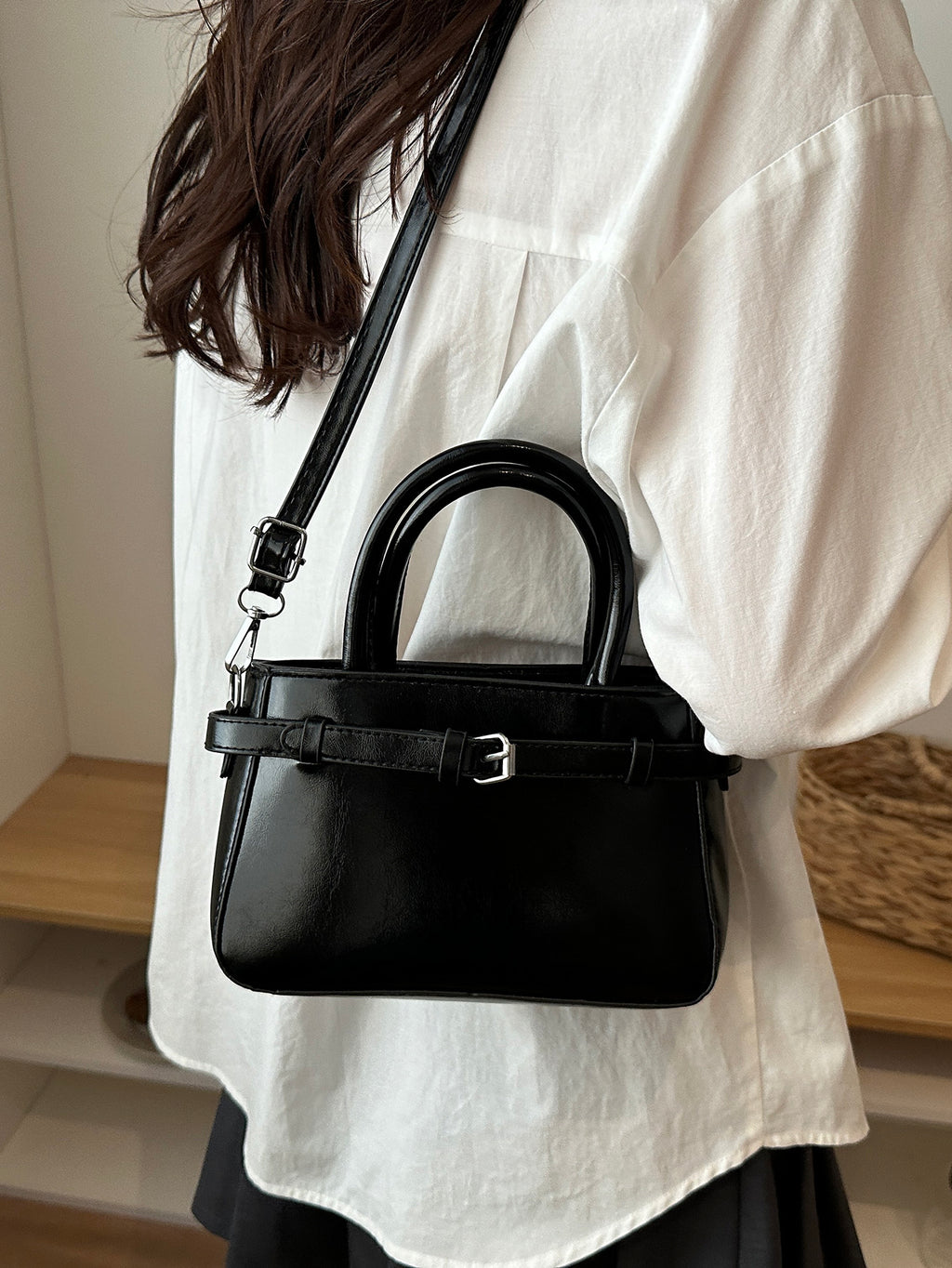 Modern Chic All-Season PU/Artificial Leather/Microfiber Leather Women's Crossbody Bags Box Bags | Color: Black | Image 3