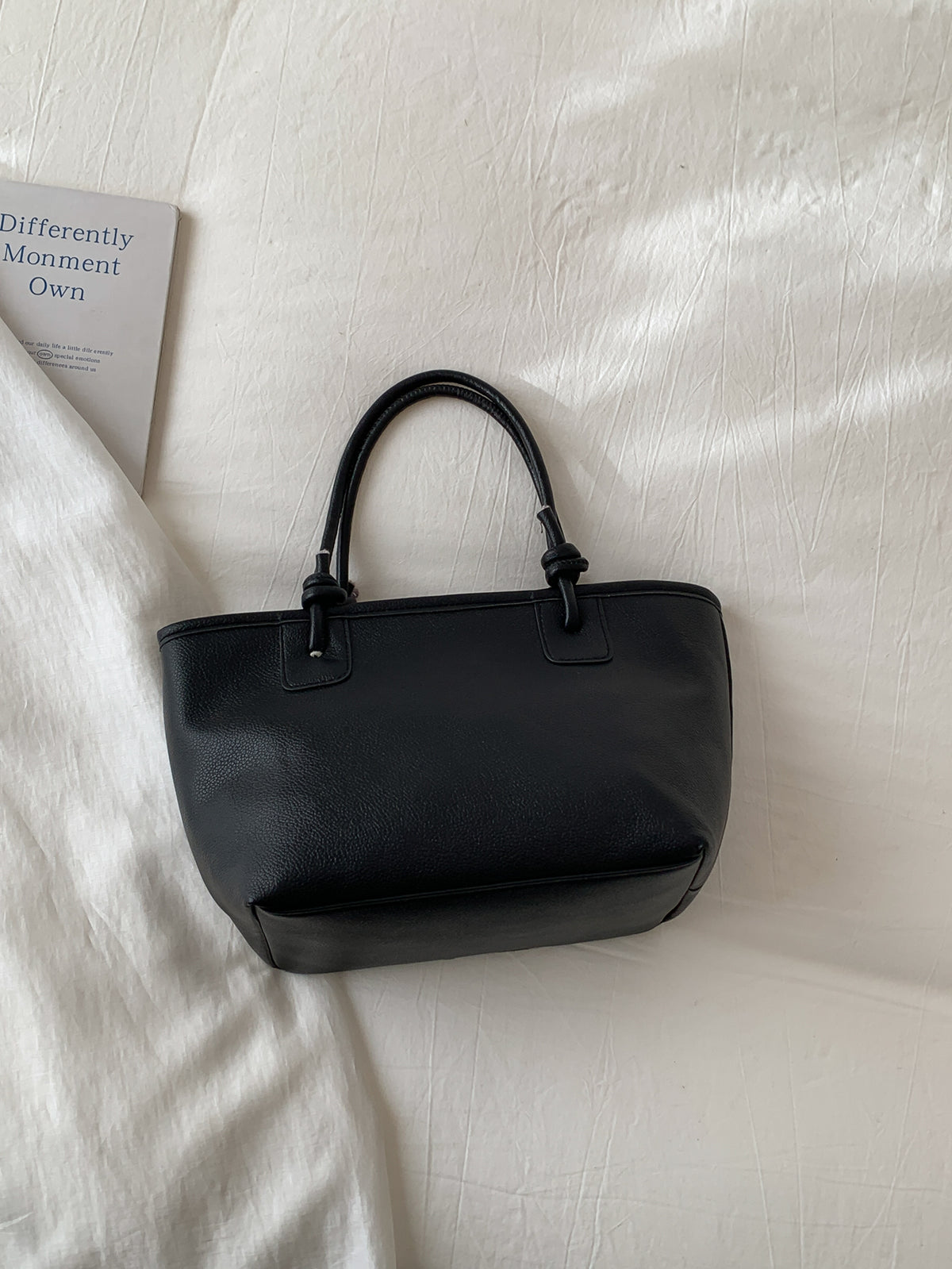 Modern Chic All-Season PU/Artificial Leather/Microfiber Leather Women's Handbags Tote Bags | Color: Black | Image 3