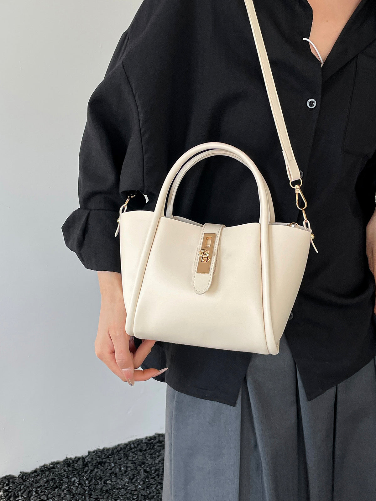 Modern Chic All-Season PU/Artificial Leather/Microfiber Leather Women's Crossbody Bags Other Bags | Color: White | Image 3