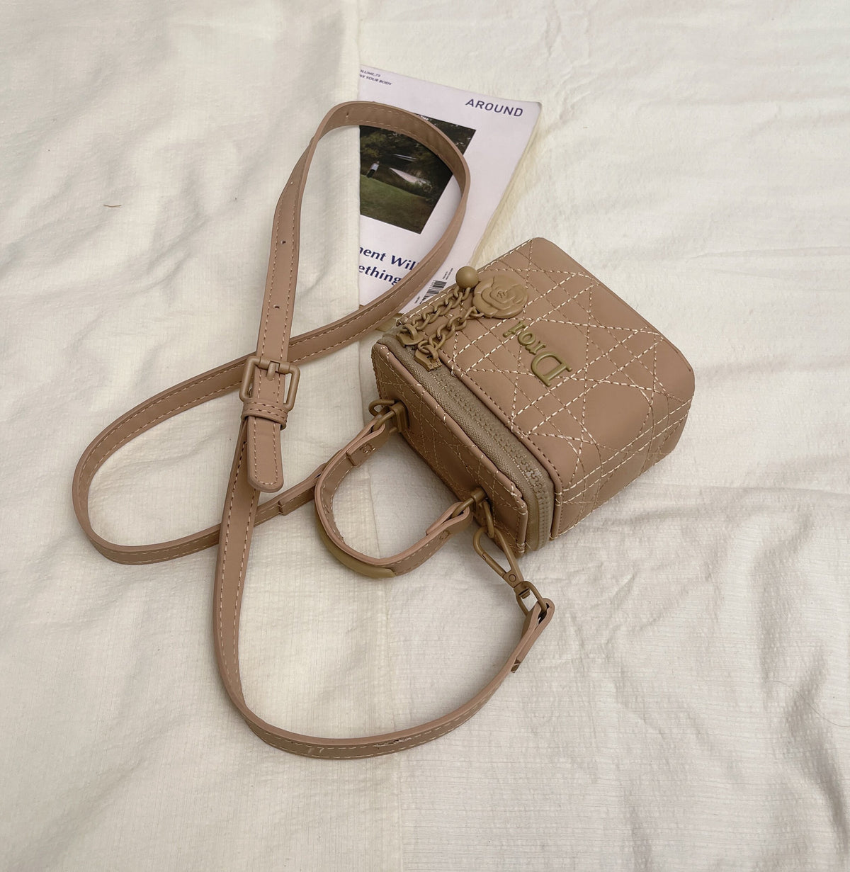 Modern Chic All-Season PU/Artificial Leather/Microfiber Leather Women's Handbags Other Bags | Color: Khaki | Image 3