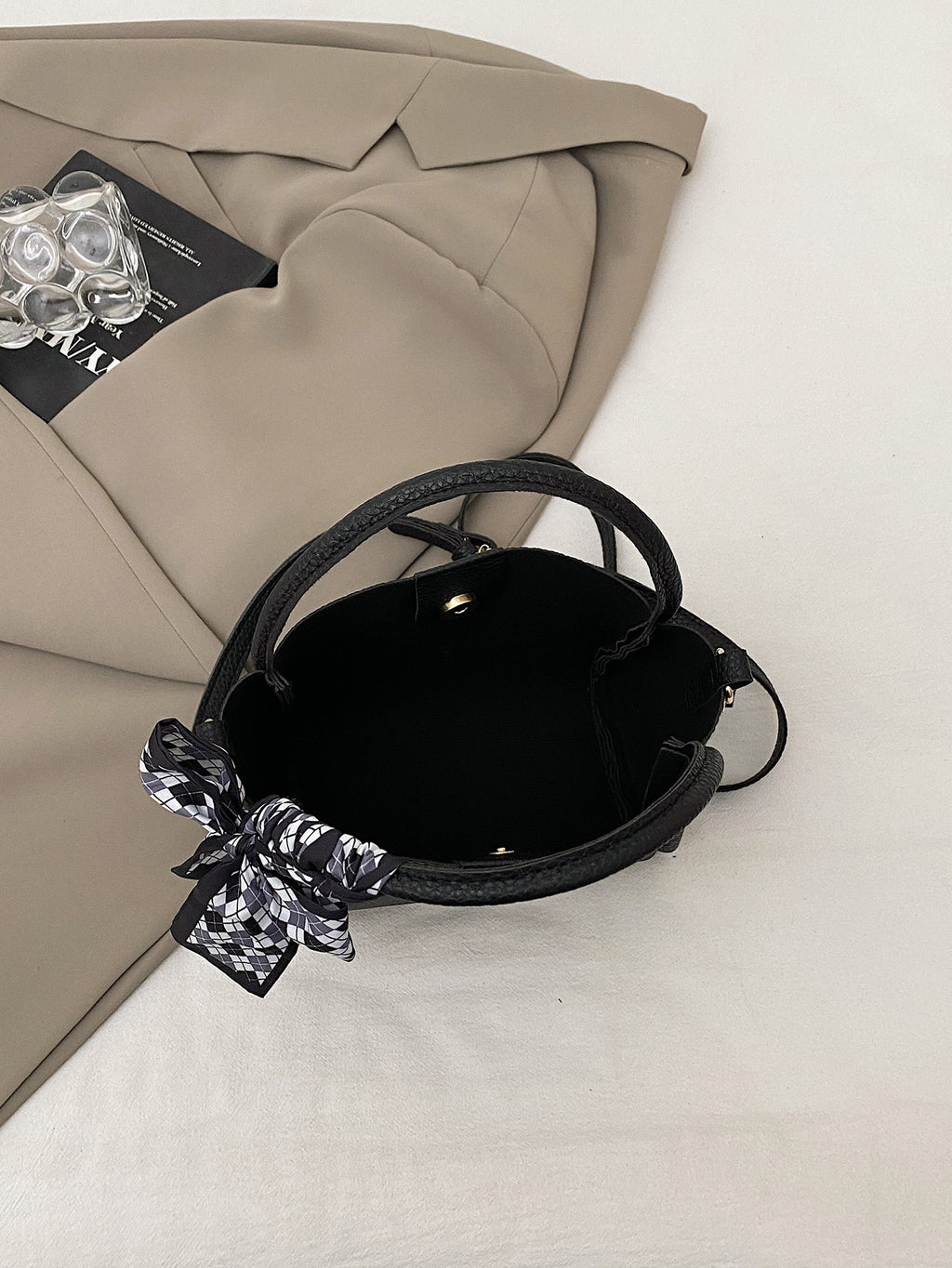 Modern Chic All-Season PU/Artificial Leather/Microfiber Leather Women's Handbags Other Bags | Color: Black | Image 2