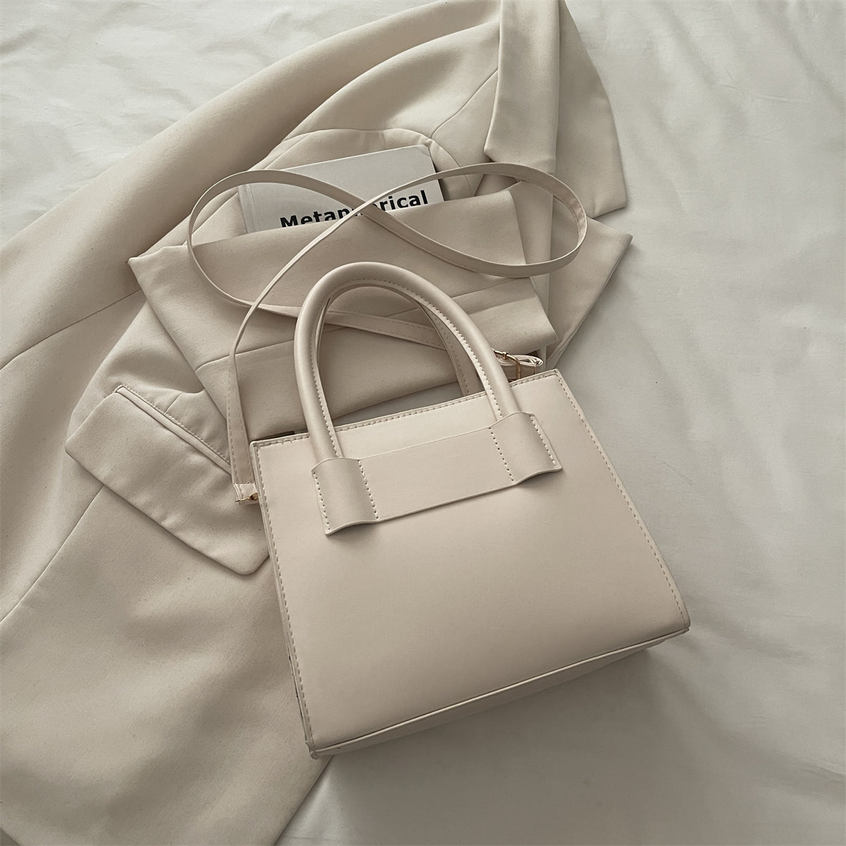 Modern Chic All-Season PU/Artificial Leather/Microfiber Leather Women's Shoulder Bags Tote Bags | Color: White | Image 3