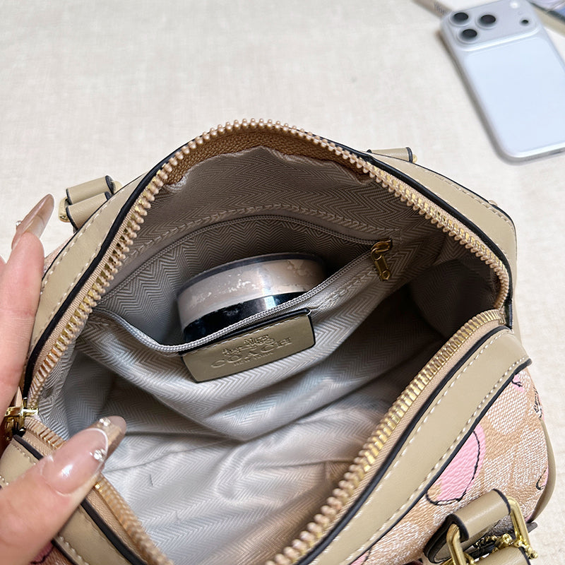Modern Chic All-Season PU/Artificial Leather/Microfiber Leather Women's Handbags Other Bags | Color: Khaki | Image 3