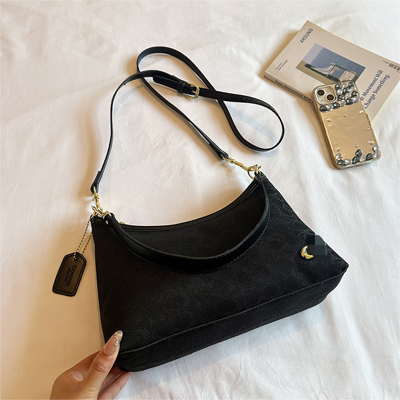 Modern Chic All-Season PU/Artificial Leather/Microfiber Leather Women's Handbags Other Bags | Color: Black | Image 2