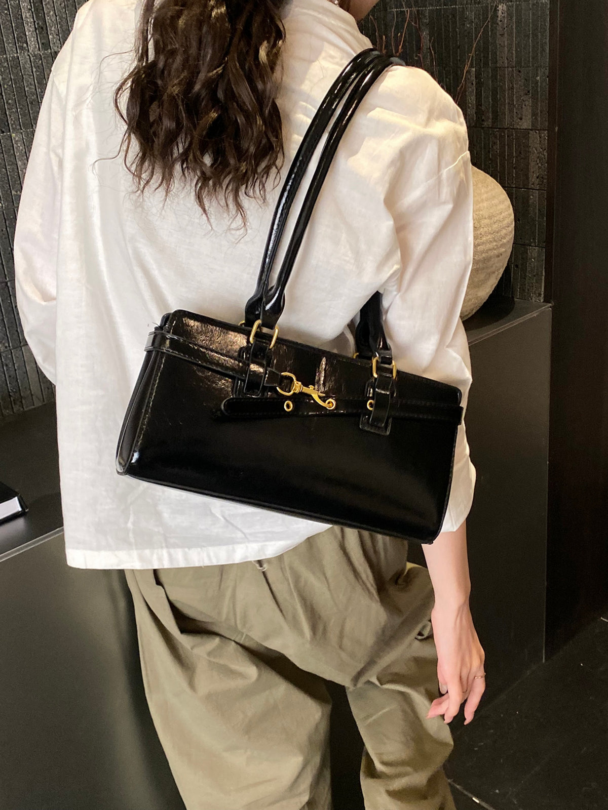 Modern Chic All-Season PU/Artificial Leather/Microfiber Leather Women's Shoulder Bags Other Bags | Color: Black | Image 3