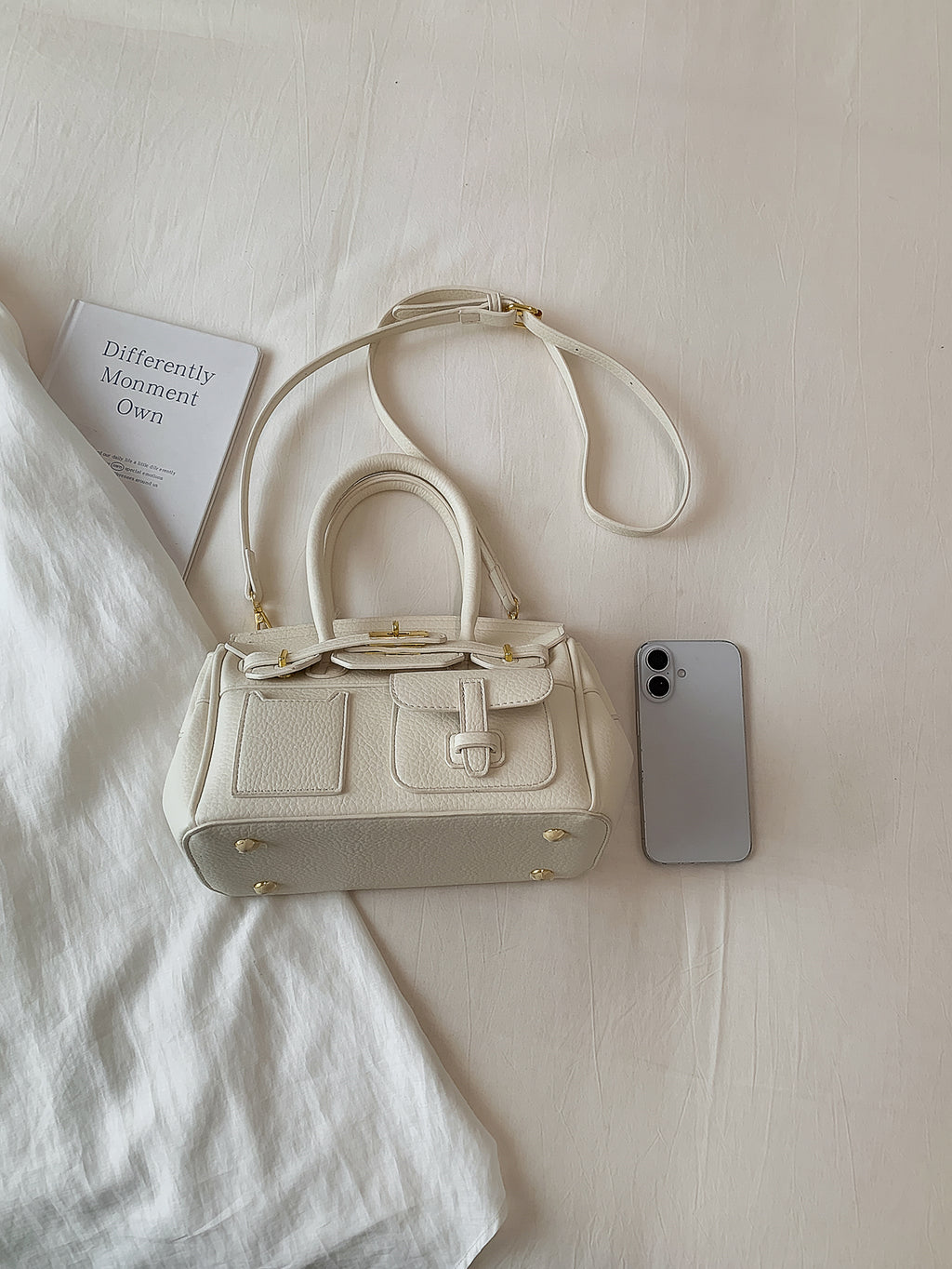 Modern Chic All-Season PU/Artificial Leather/Microfiber Leather Women's Crossbody Bags Other Bags | Color: White | Image 3