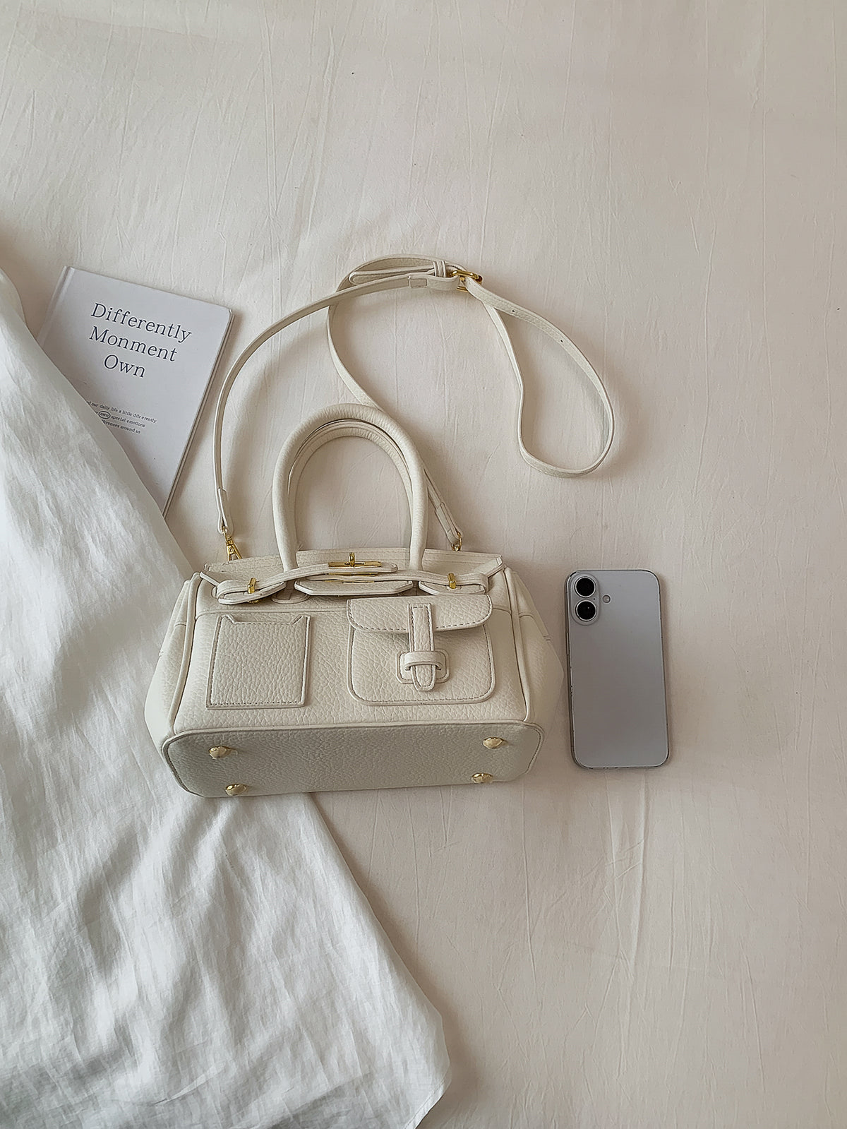 Modern Chic All-Season PU/Artificial Leather/Microfiber Leather Women's Crossbody Bags Other Bags | Color: White | Image 3
