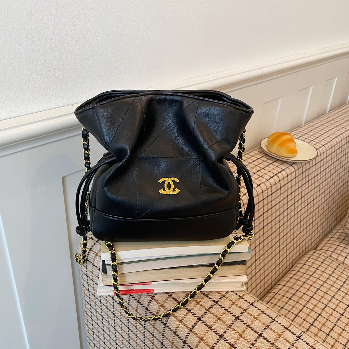 Modern Chic All-Season PU/Artificial Leather/Microfiber Leather Women's Crossbody Bags Other Bags | Color: Black | Image 2