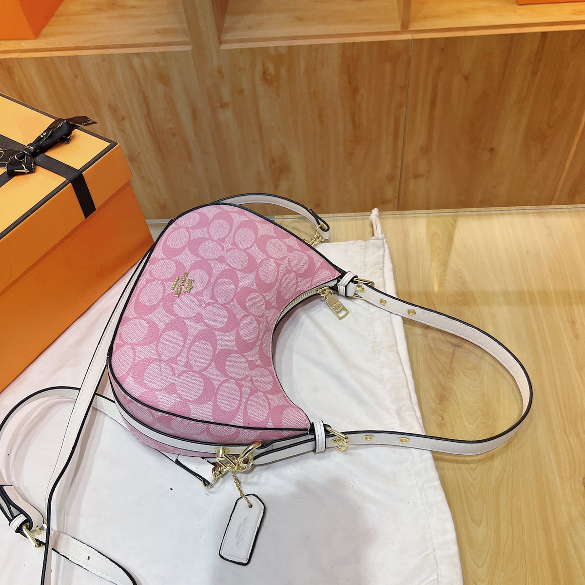 Modern Chic All-Season PU/Artificial Leather/Microfiber Leather Women's Shoulder Bags Underarm Bags | Color: Pink | Image 2